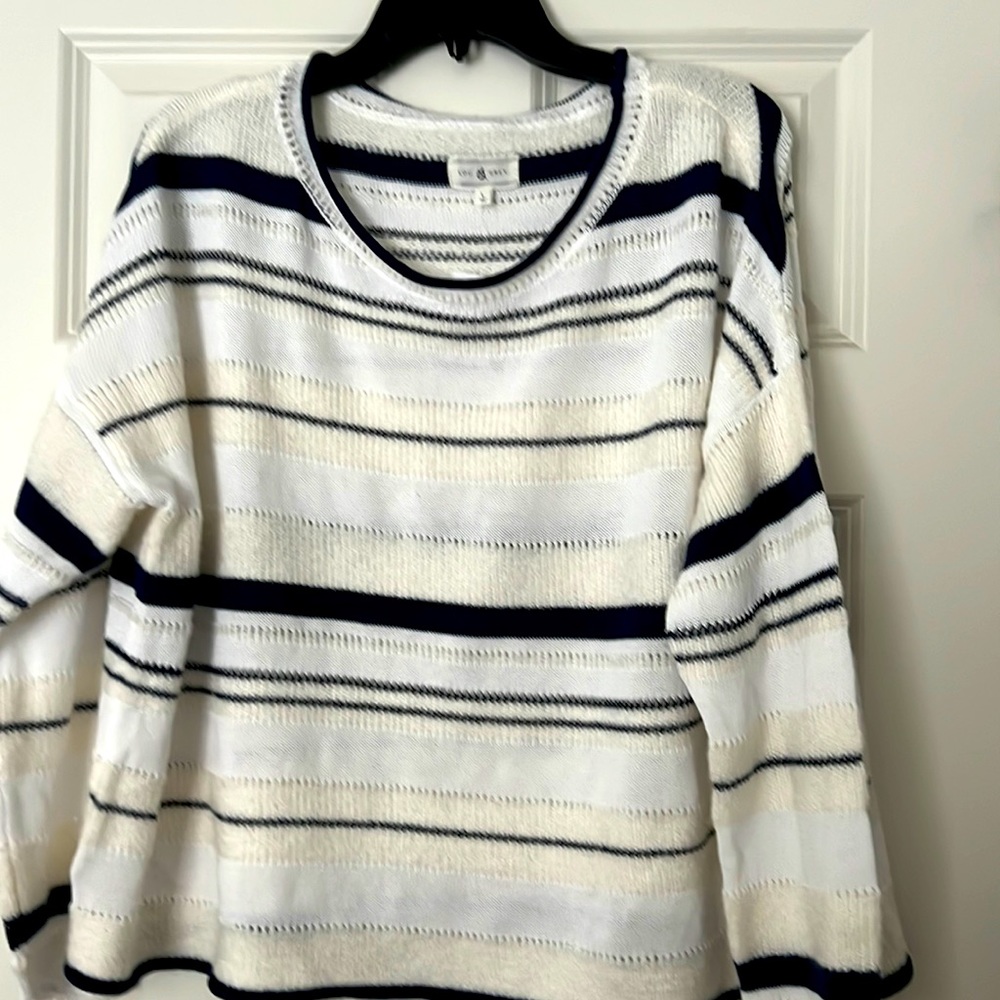 Lou & Grey sweater. White/cream/navy blue.